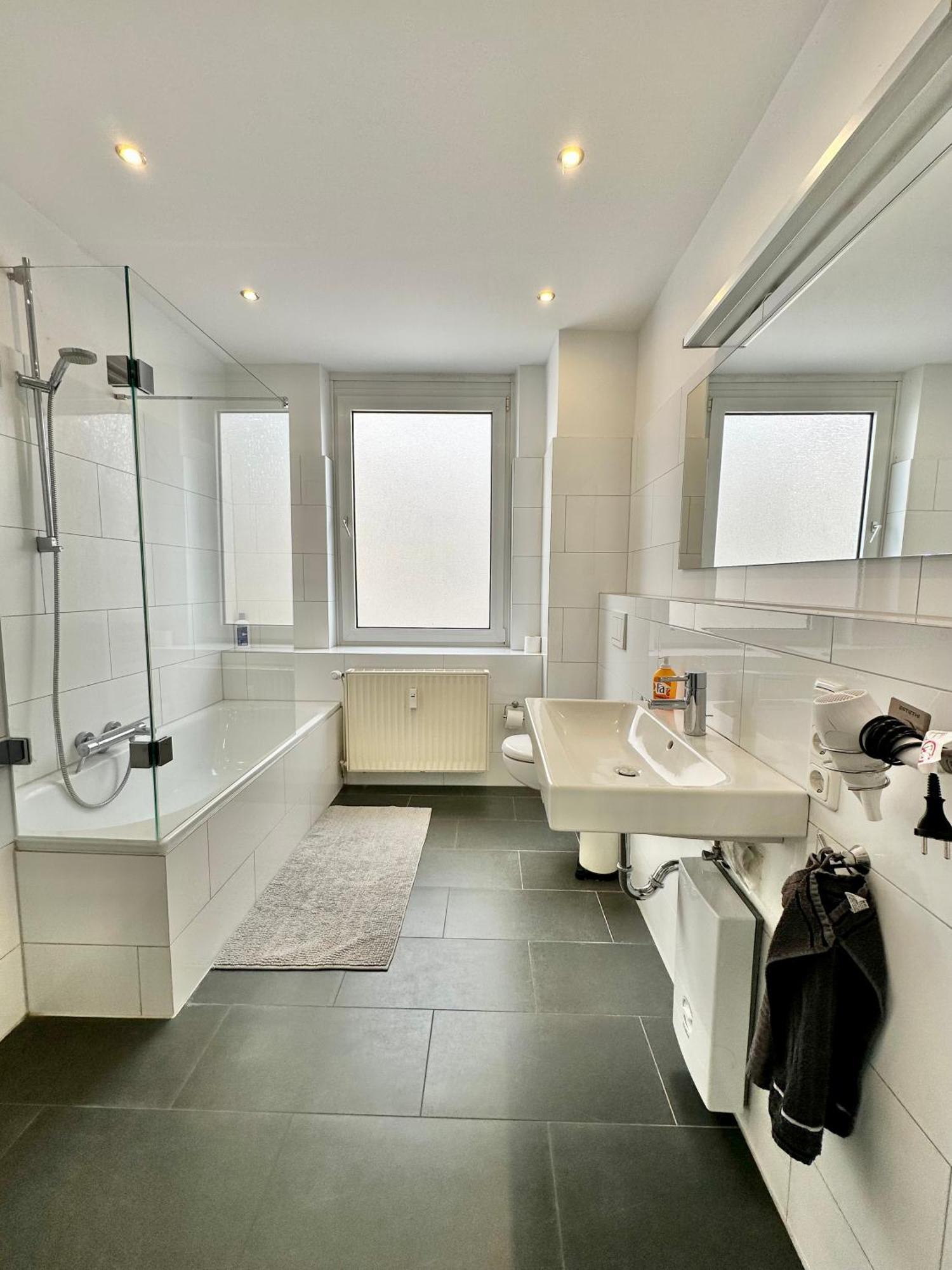 Geraeumiges City-Apartment Mit 2 Badezimmer Und Parkplaetzen D46-Og Oldenburg Eksteriør billede